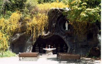 https://marianos.org/sites/default/files/field/image/lourdes_0.jpg